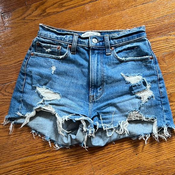 Abercrombie & Fitch Pants - Abercrombie Curve Love High Rise Mom Short